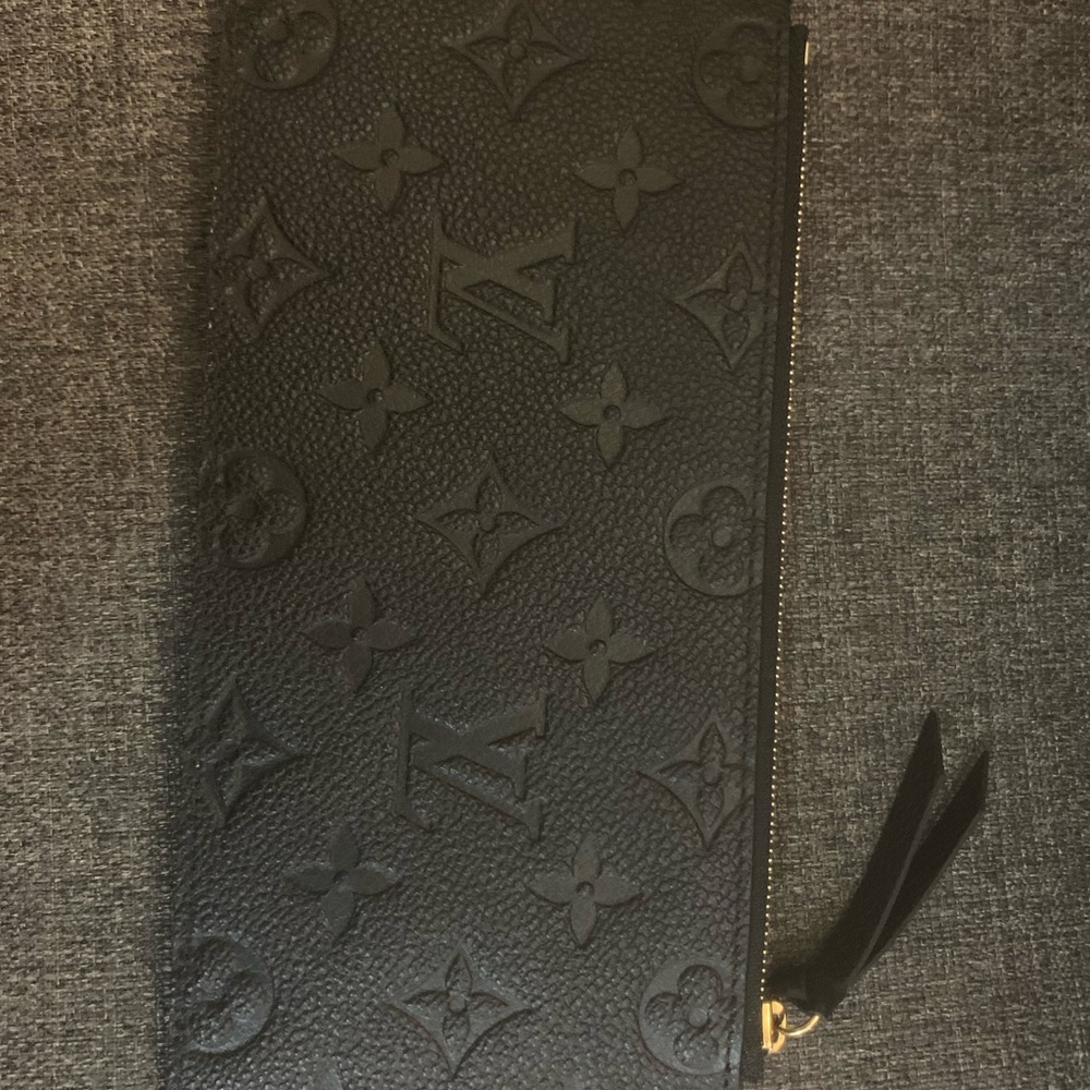Louis Vuitton (Authentic)